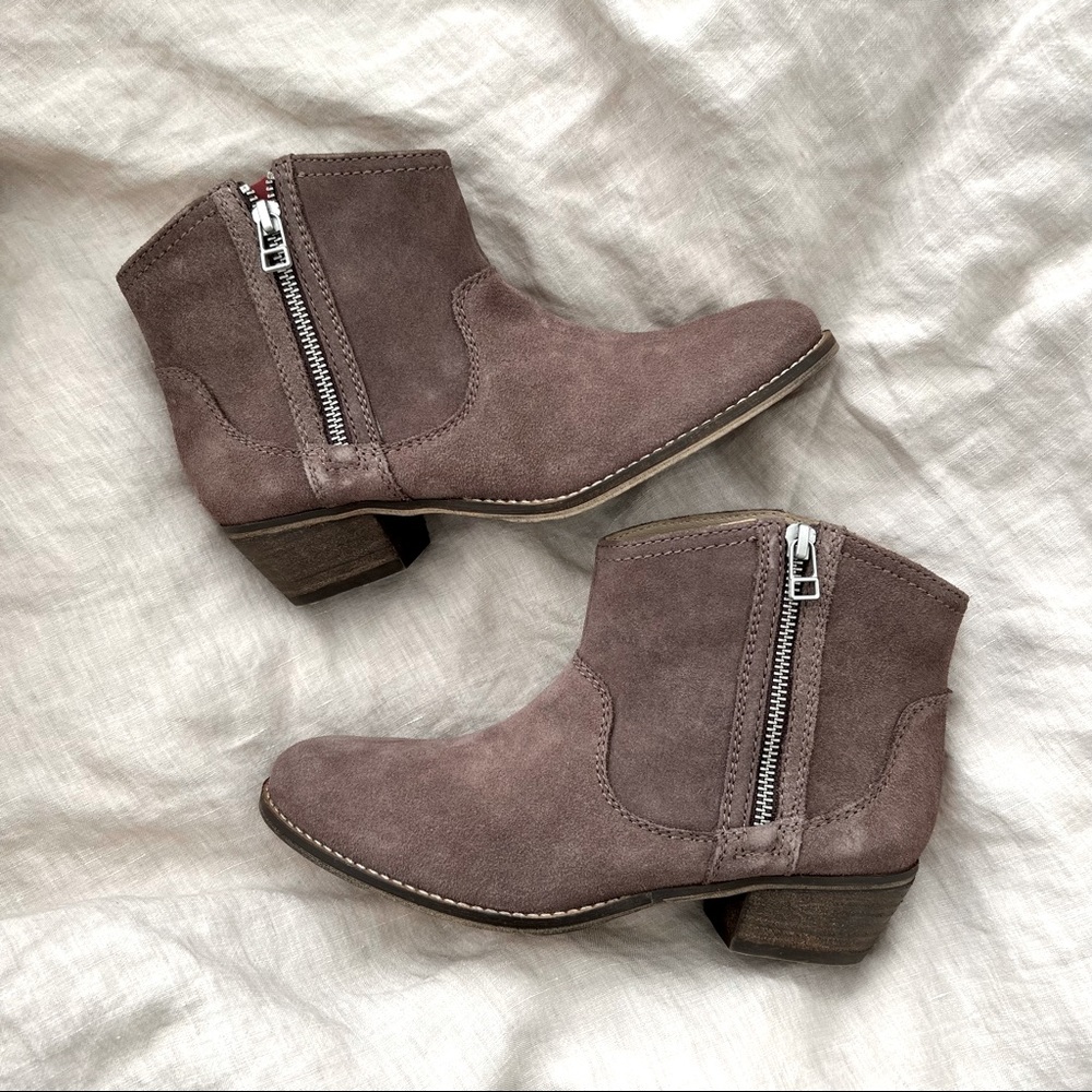 Steve Madden Leonn taupe suede booties 7.5
